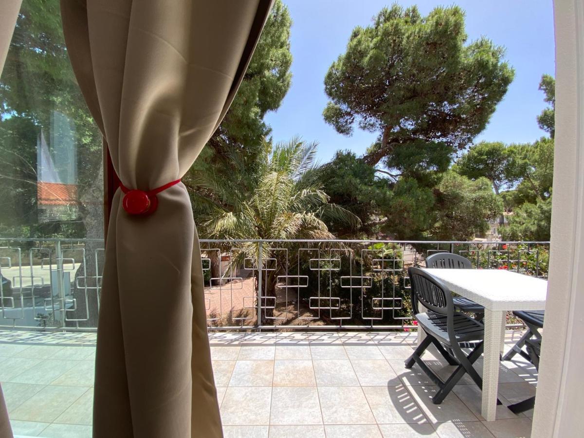Sabrina Apartments Porto Pino Exteriör bild